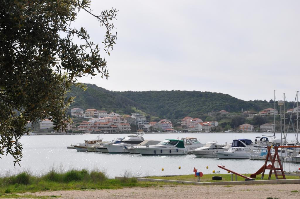 Pljesa Apartments Supetarska Draga Buitenkant foto
